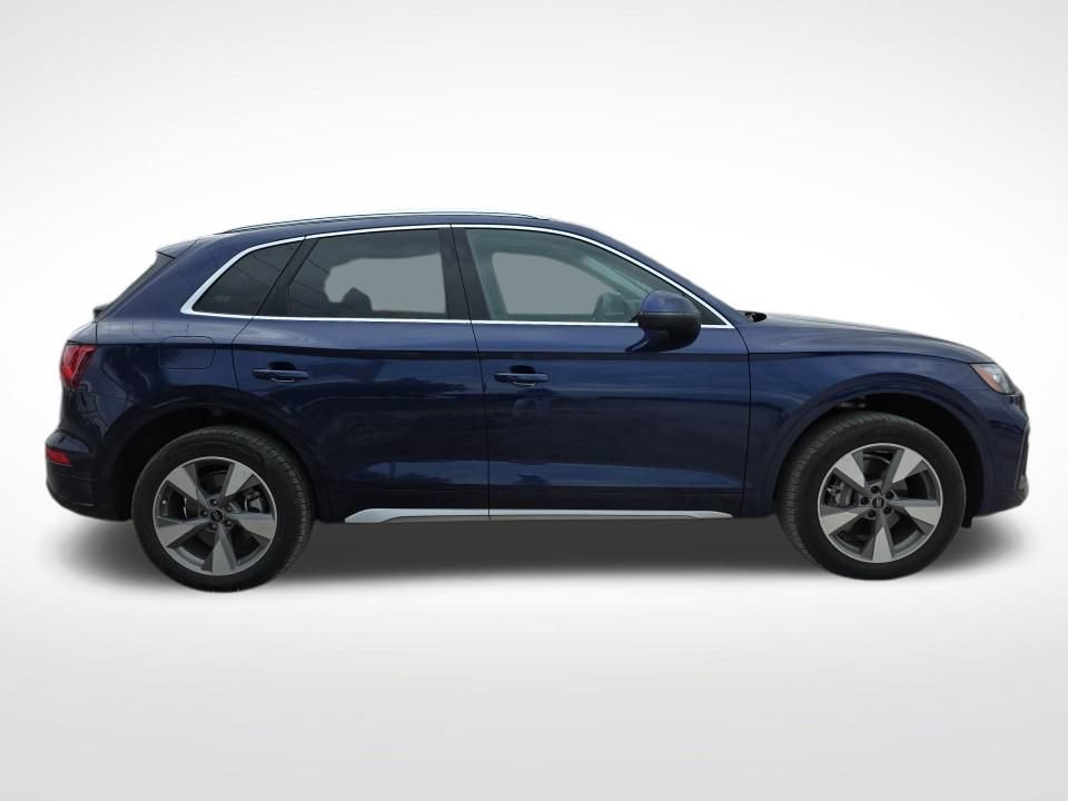 Used 2023 Audi Q5 2.0T Premium w/ Convenience Package image 3
