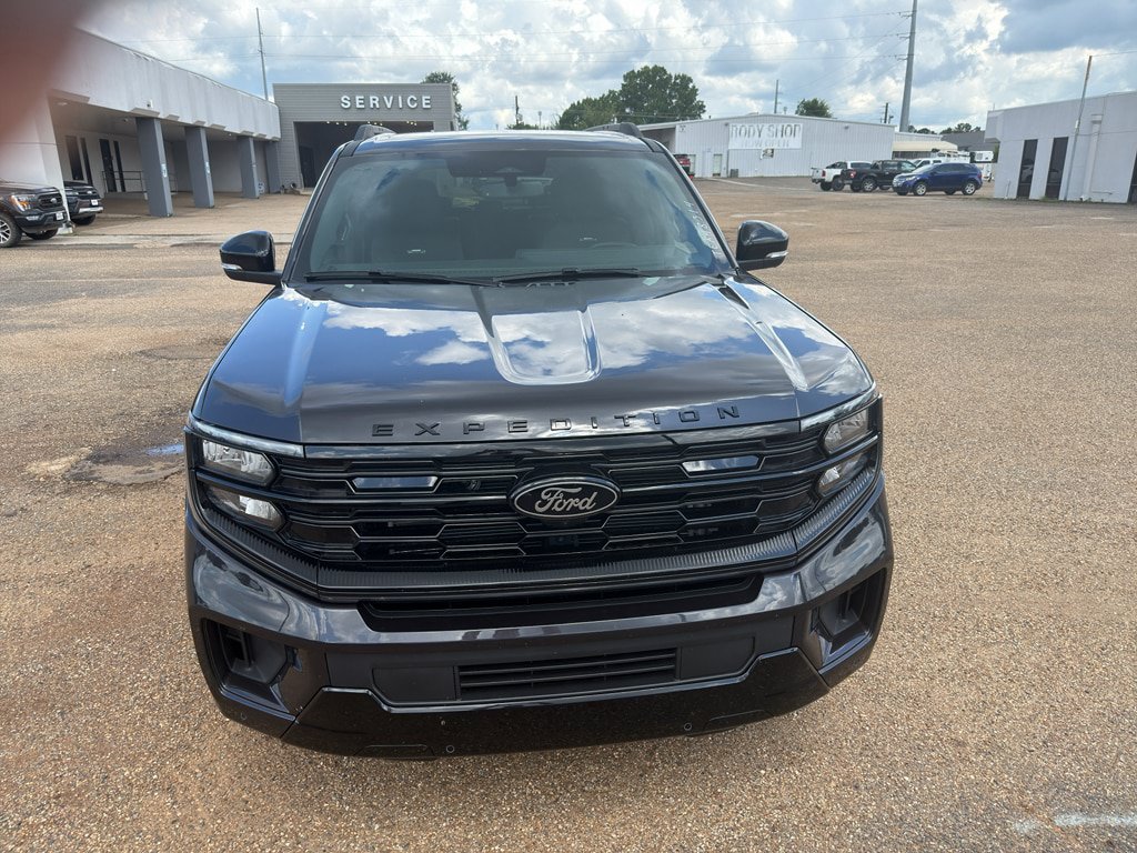 New 2026 Ford Expedition Platinum w/ Stealth Appearance Package AWD/4WD image 8