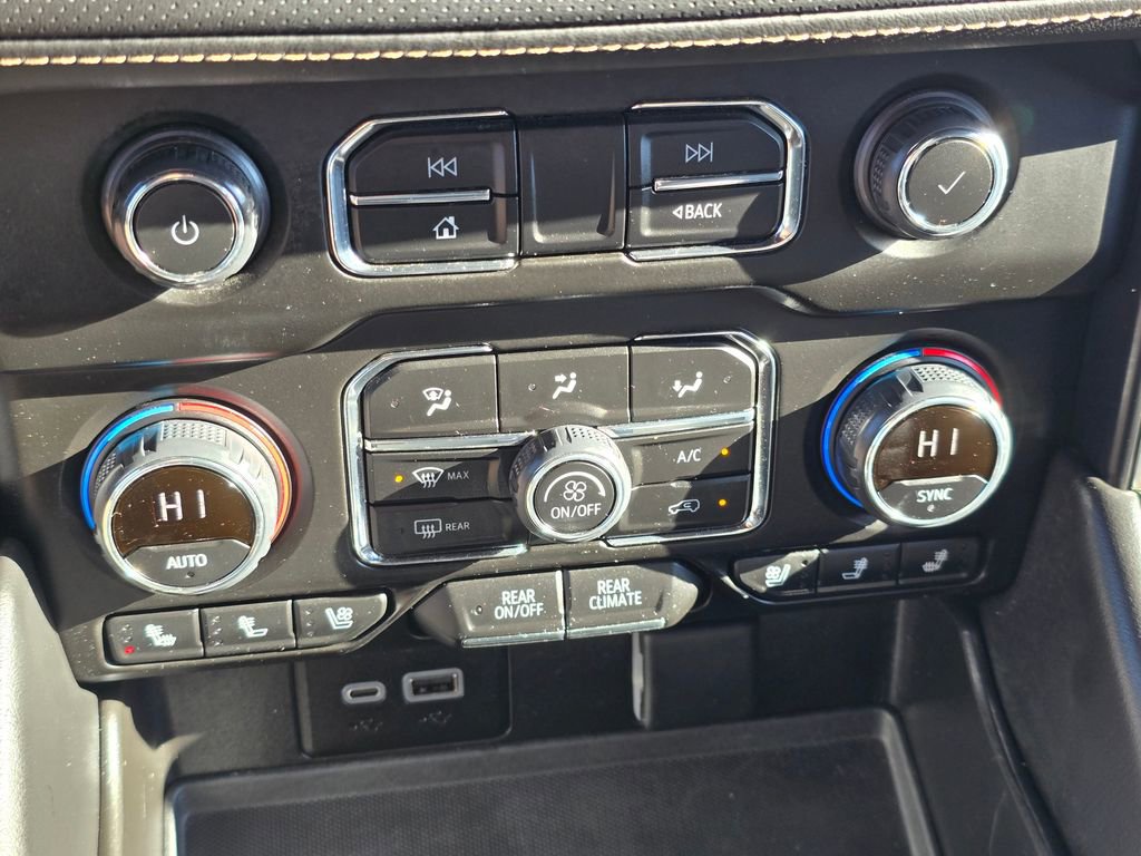 Used 2023 Chevrolet Suburban Premier AWD/4WD image 30