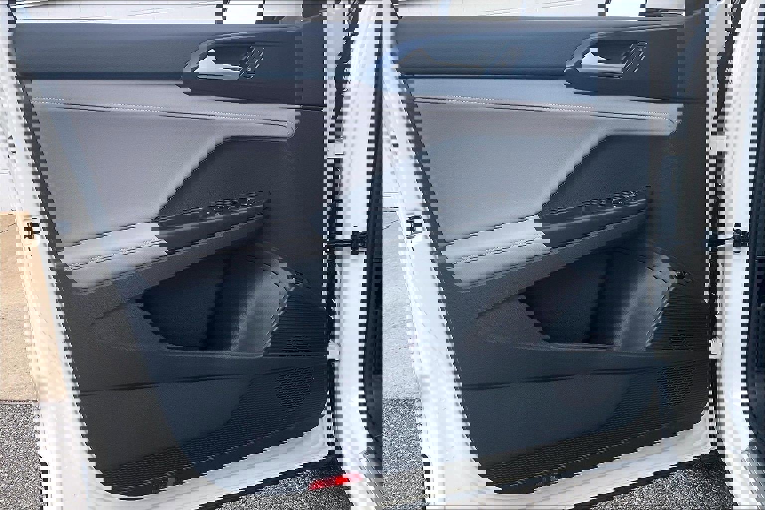 Used 2024 Volkswagen Taos SE image 28