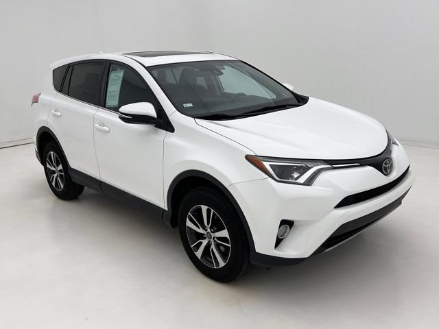 Used 2018 Toyota RAV4 XLE AWD/4WD image 2