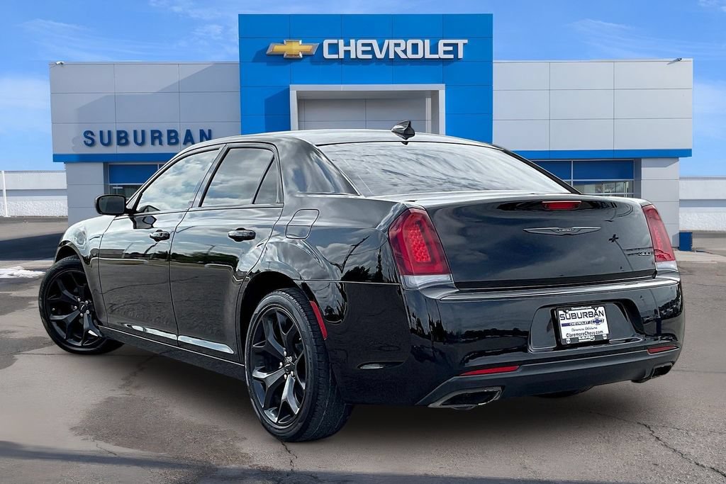 Used 2022 Chrysler 300 Touring w/ Sport Appearance Package RWD image 3
