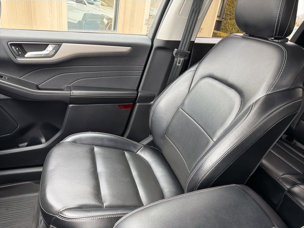 Used 2022 Ford Escape SEL image 30