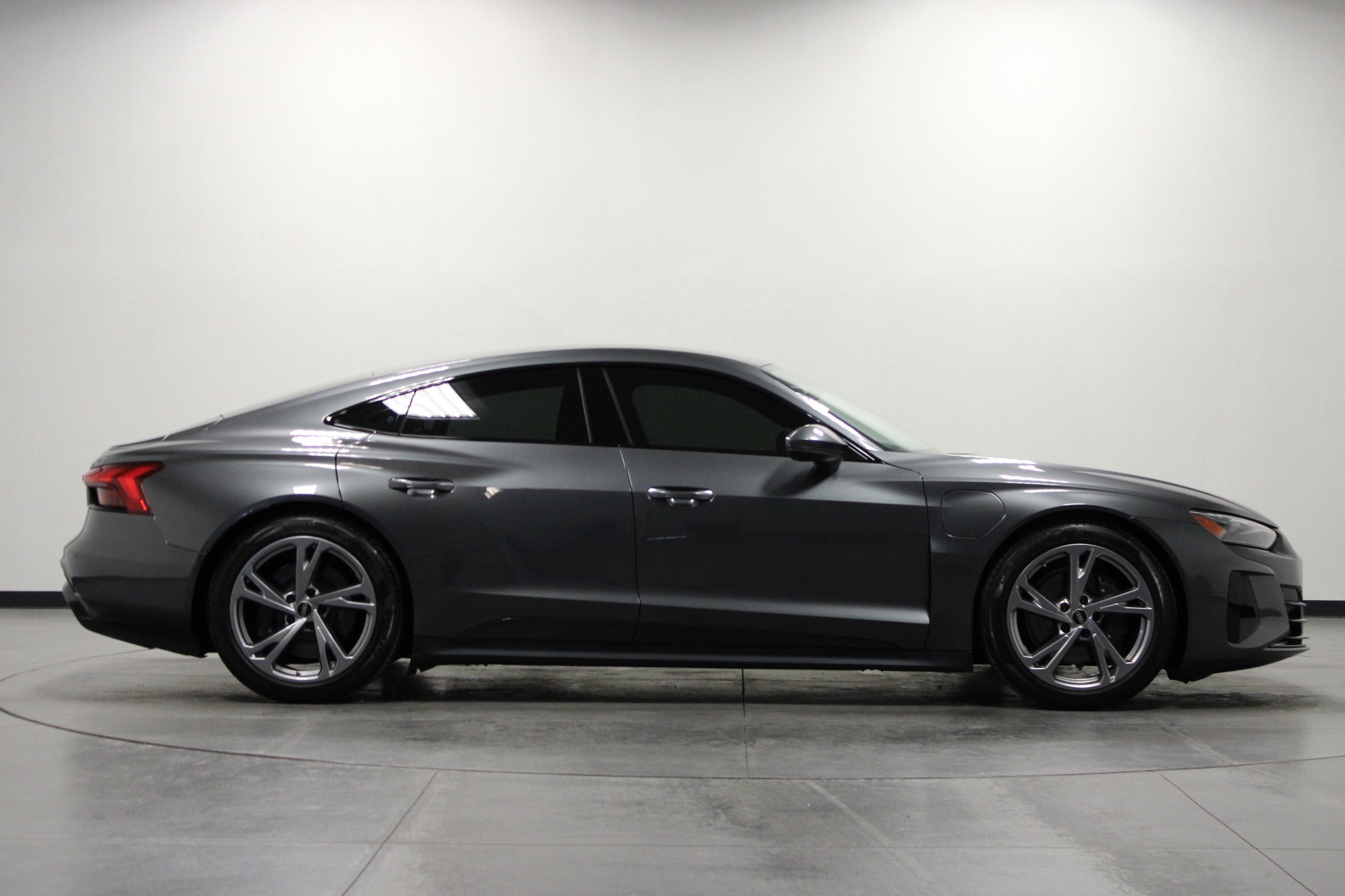 Used 2023 Audi e-tron GT Premium Plus image 3