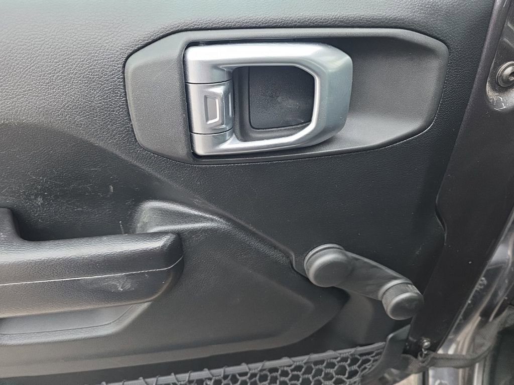 Used 2020 Jeep Gladiator Sport image 13