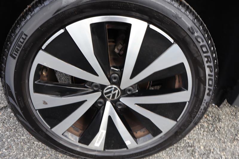 Used 2024 Volkswagen Taos SE image 30