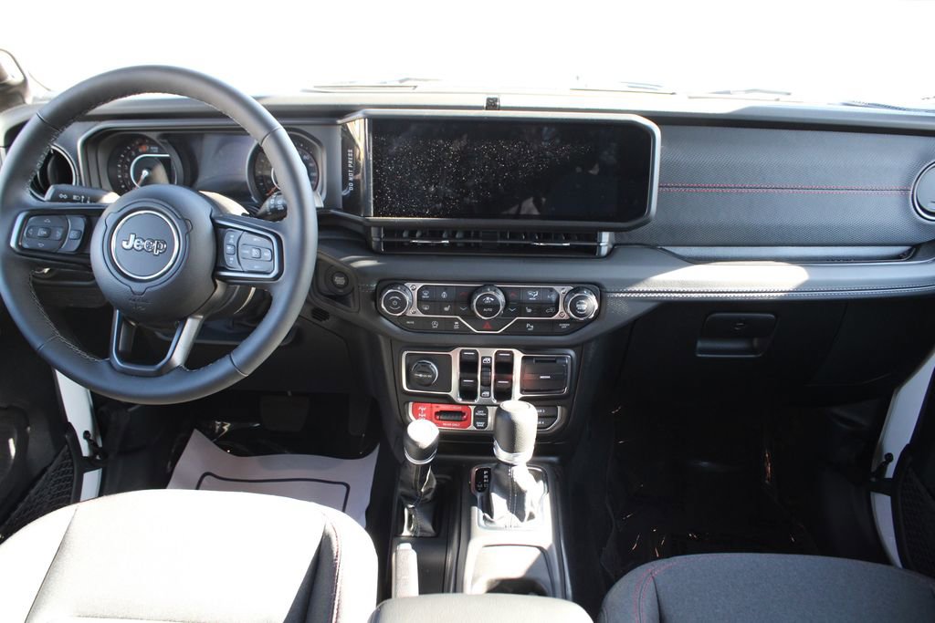 Used 2025 Jeep Wrangler Unlimited Rubicon w/ Technology Group image 14