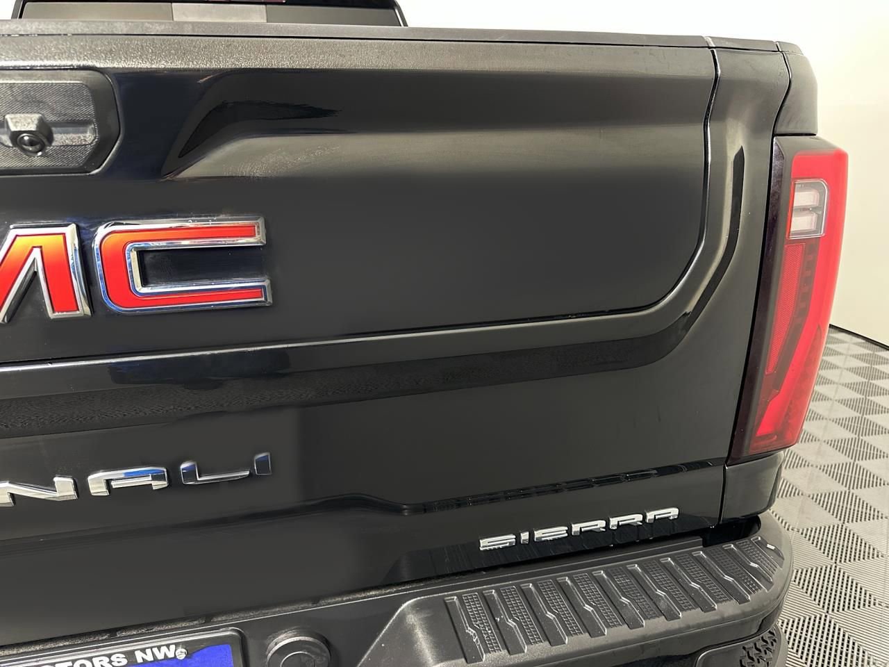 Used 2024 GMC Sierra 3500 Denali w/ Denali Reserve Package image 21