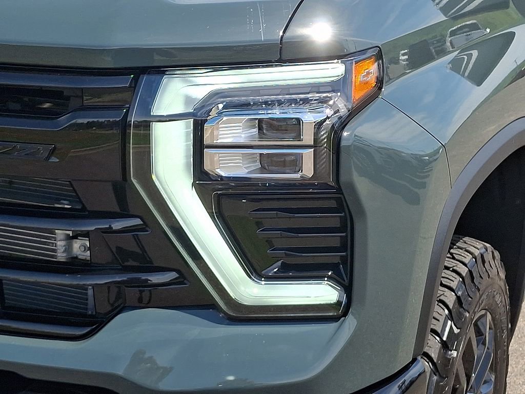 Used 2025 Chevrolet Silverado 2500 LTZ w/ LTZ Plus Package AWD/4WD image 9