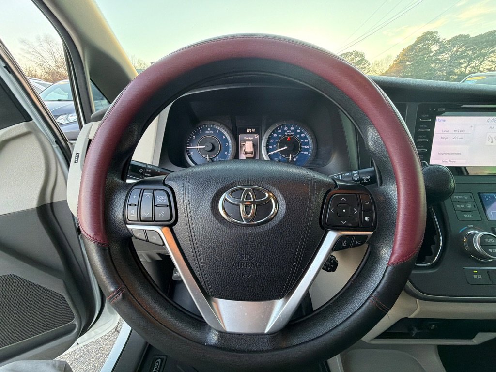 Used 2020 Toyota Sienna LE image 20