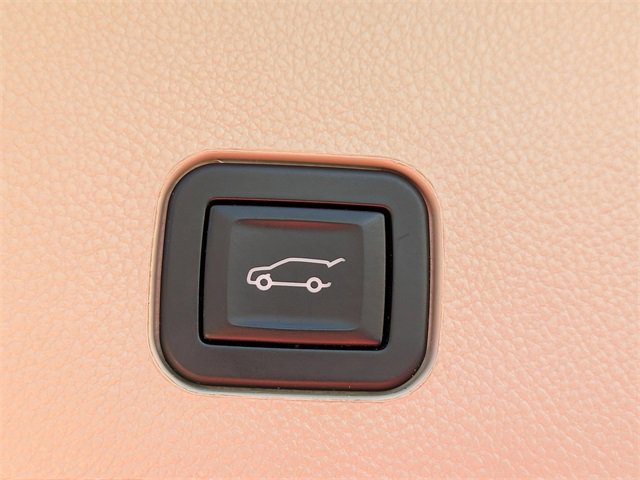 Used 2014 Cadillac SRX Luxury w/ Driver Awareness Package image 13