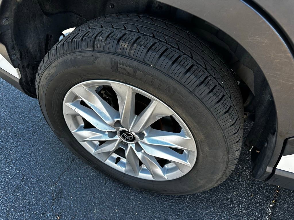 Used 2022 Toyota Corolla Cross LE FWD image 24