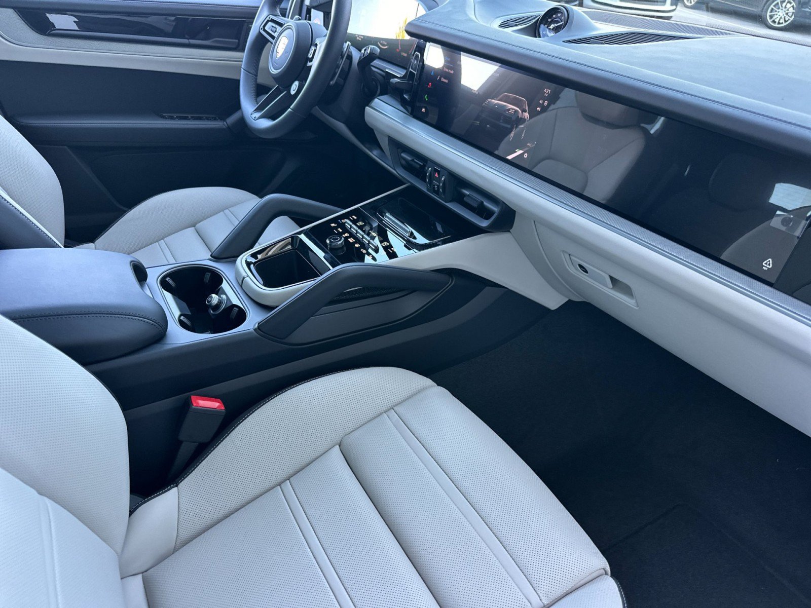 New 2026 Porsche Cayenne Coupe AWD/4WD image 16