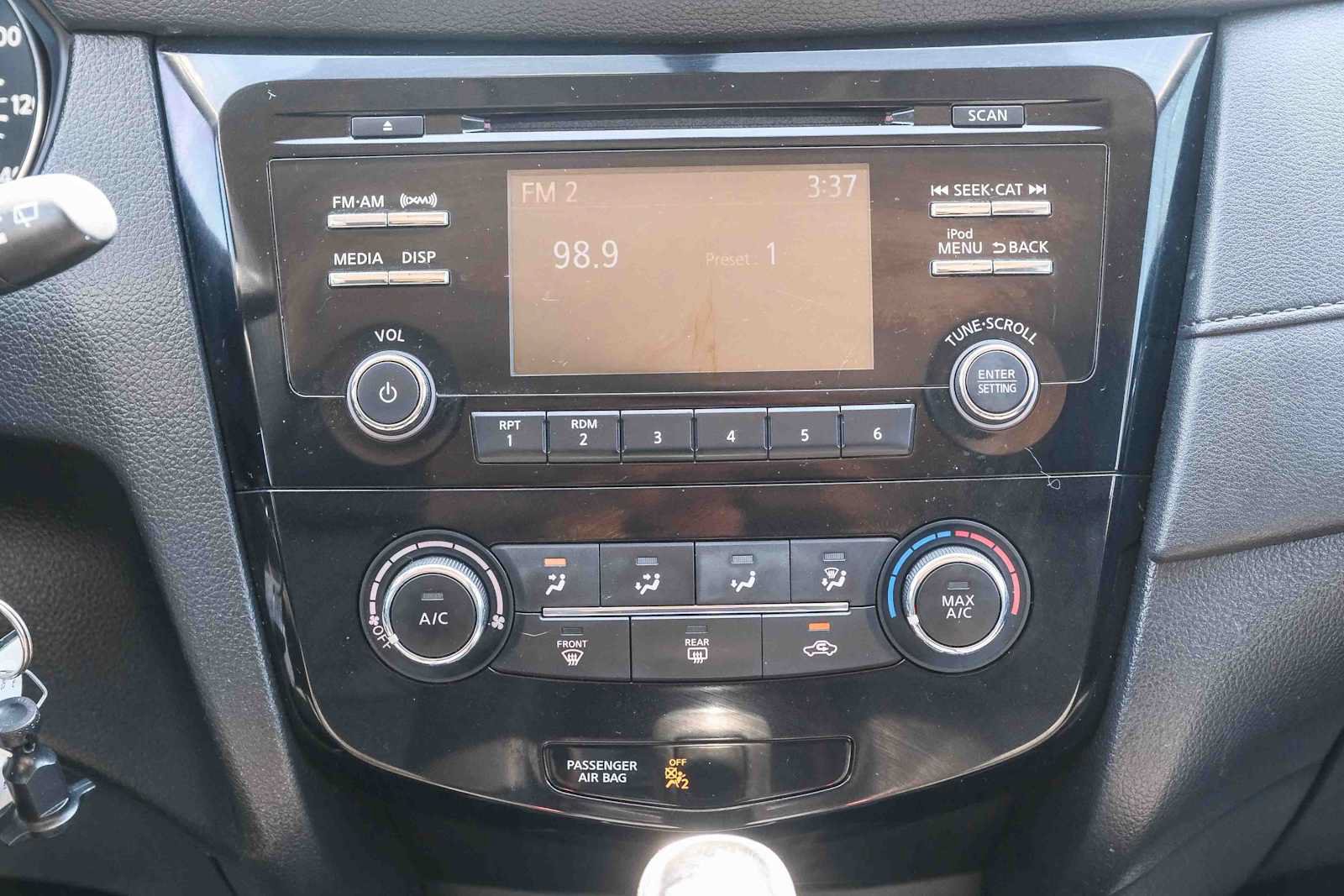 Used 2017 Nissan Rogue S AWD/4WD image 14