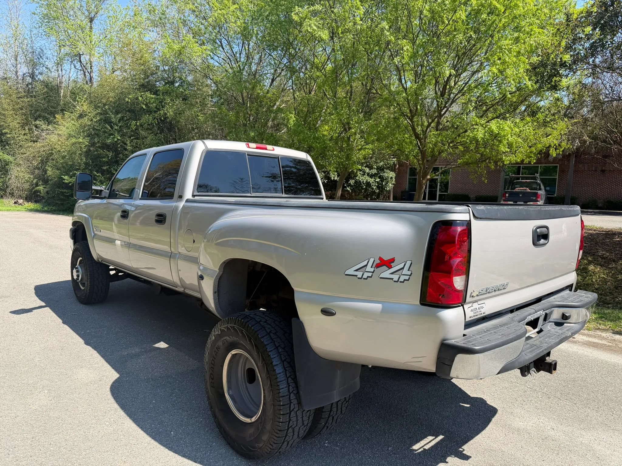 Used 2006 Chevrolet Silverado 3500 LT w/ Heavy-Duty Power Package AWD/4WD image 6