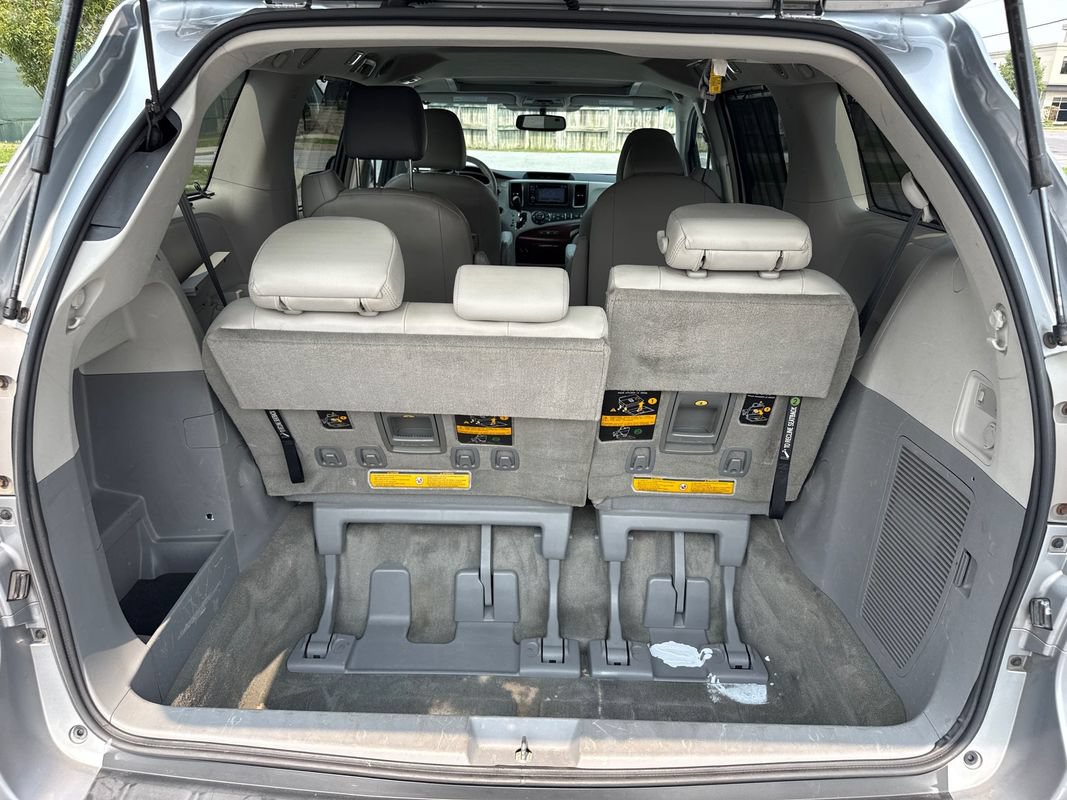 Used 2014 Toyota Sienna XLE AWD/4WD image 12