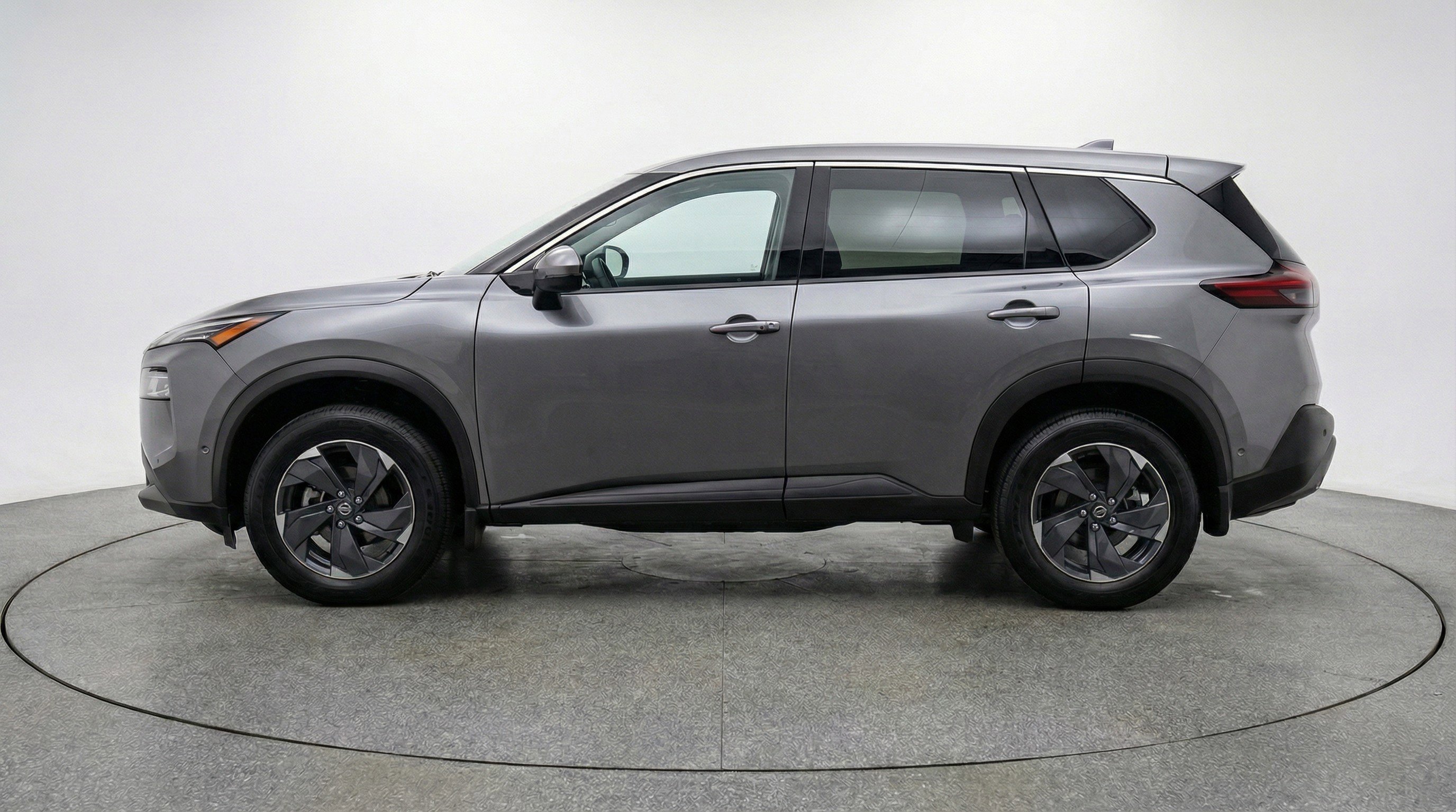 Used 2025 Nissan Rogue SV image 5