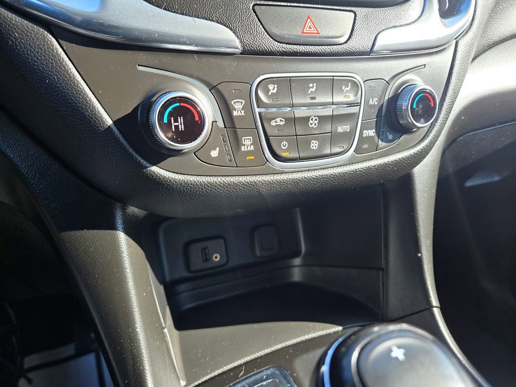 Used 2018 Chevrolet Equinox LT image 10