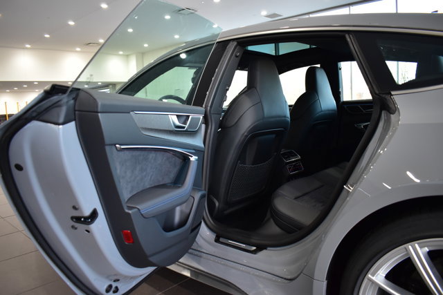 Used 2025 Audi RS 7 Performance AWD/4WD image 34