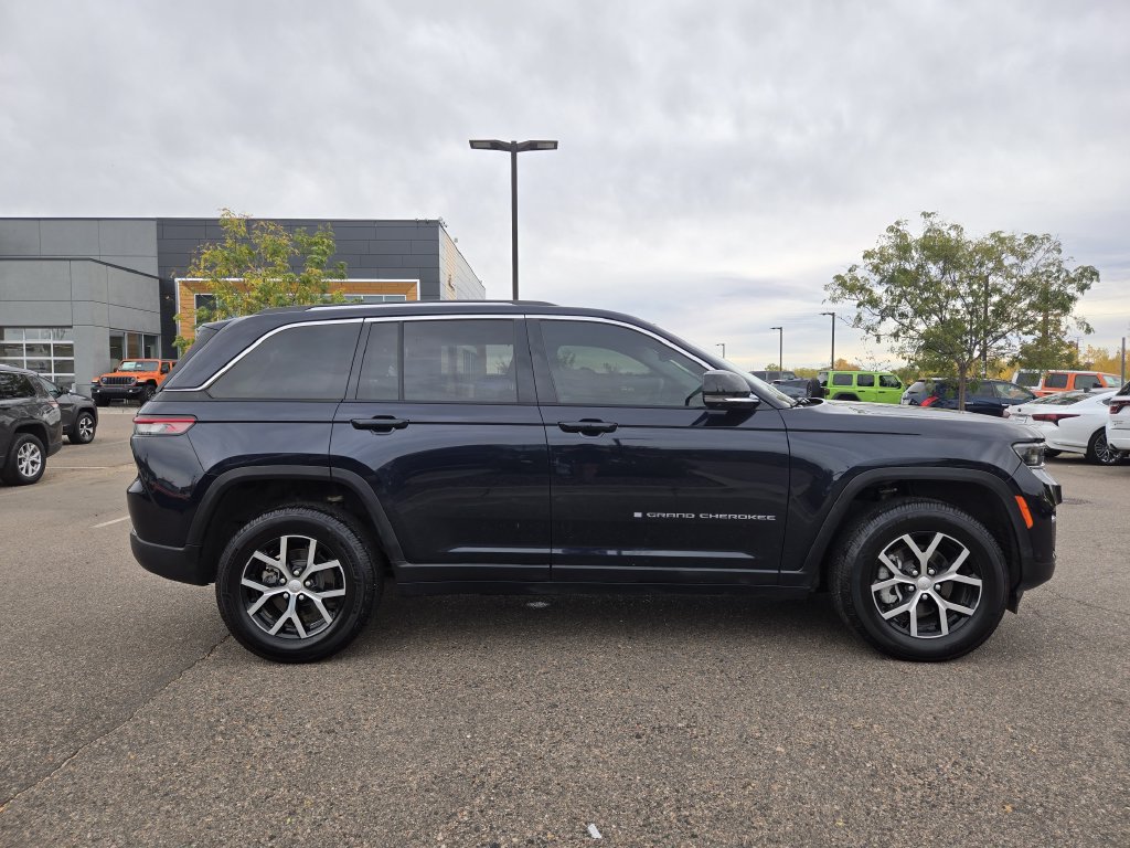 Used 2024 Jeep Grand Cherokee Limited w/ Luxury Tech Group II AWD/4WD image 4