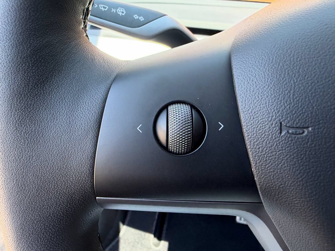 Used 2022 Tesla Model Y Performance AWD/4WD image 32