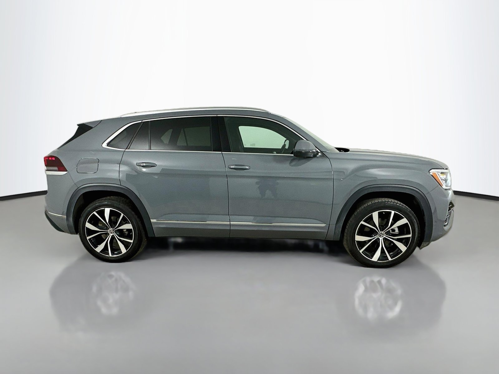 Used 2024 Volkswagen Atlas Cross Sport SEL Premium R-Line AWD/4WD image 4
