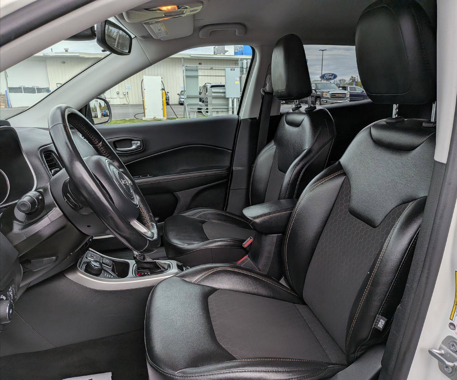 Used 2020 Jeep Compass Latitude w/ Cold Weather Group AWD/4WD image 11