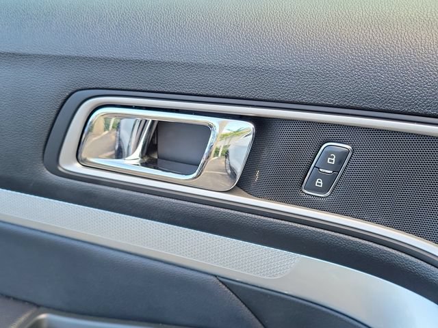 Used 2017 Ford Explorer XLT FWD image 17