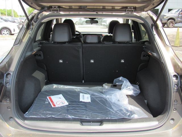 New 2026 Nissan Kicks SR image 5