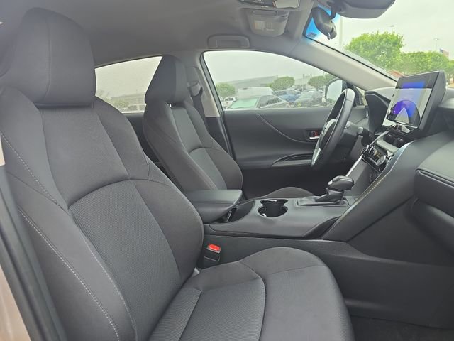 Used 2023 Toyota Venza LE image 10