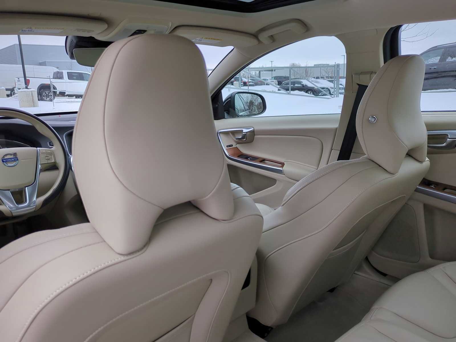 Used 2016 Volvo S60 T5 Inscription Platinum image 18