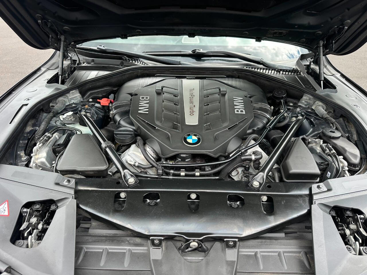 Used 2013 BMW 750Li xDrive image 23