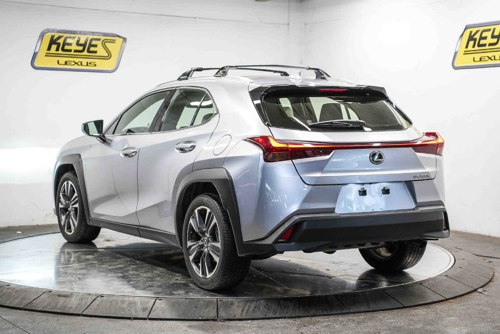 Used 2025 Lexus UX 300h FWD w/ Accessory Package (Z2) image 2
