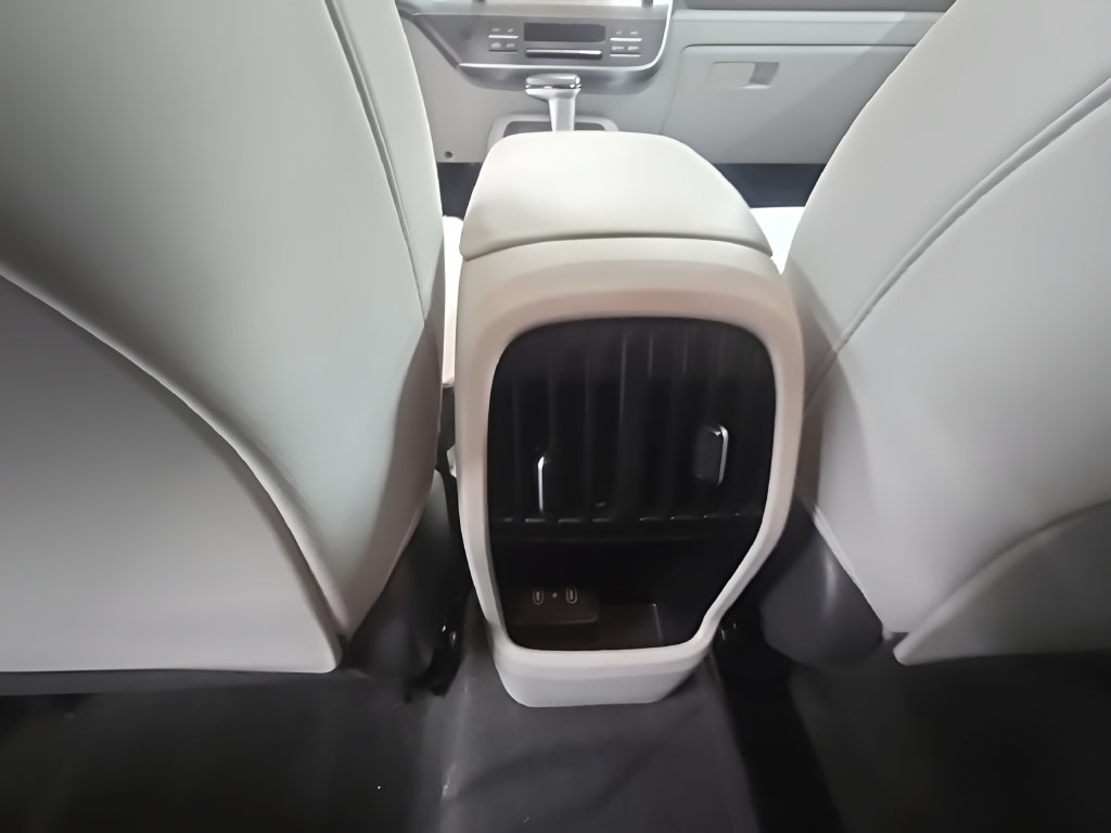 Used 2025 Hyundai Kona SEL FWD image 28