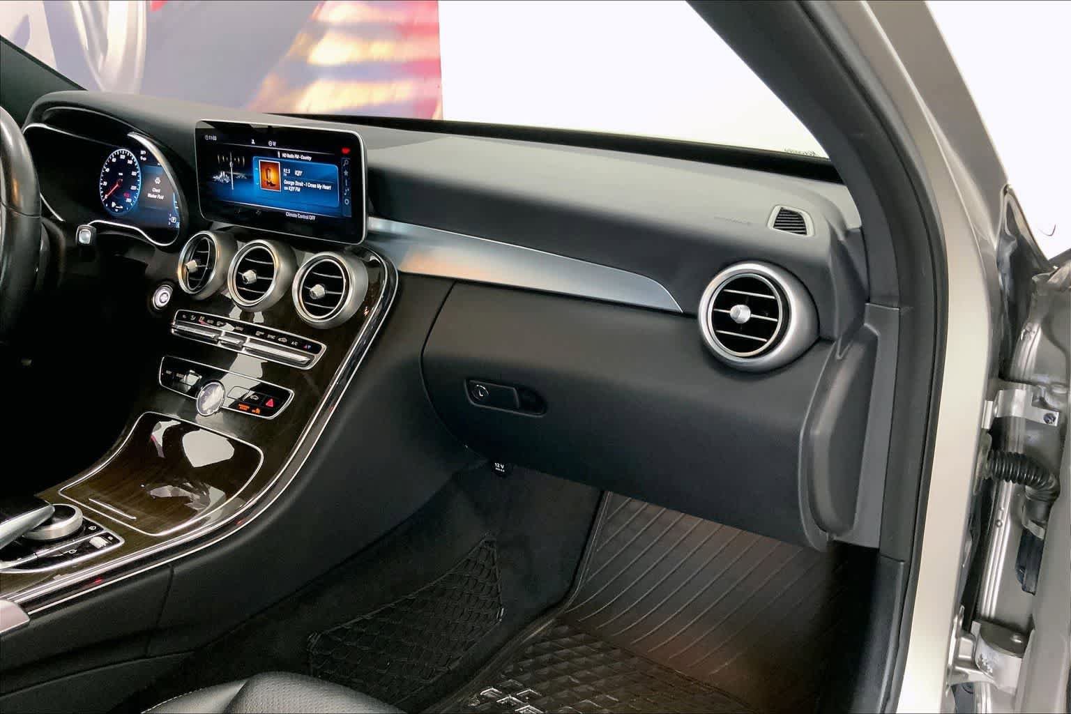 Used 2019 Mercedes-Benz C 300 4MATIC Sedan image 21