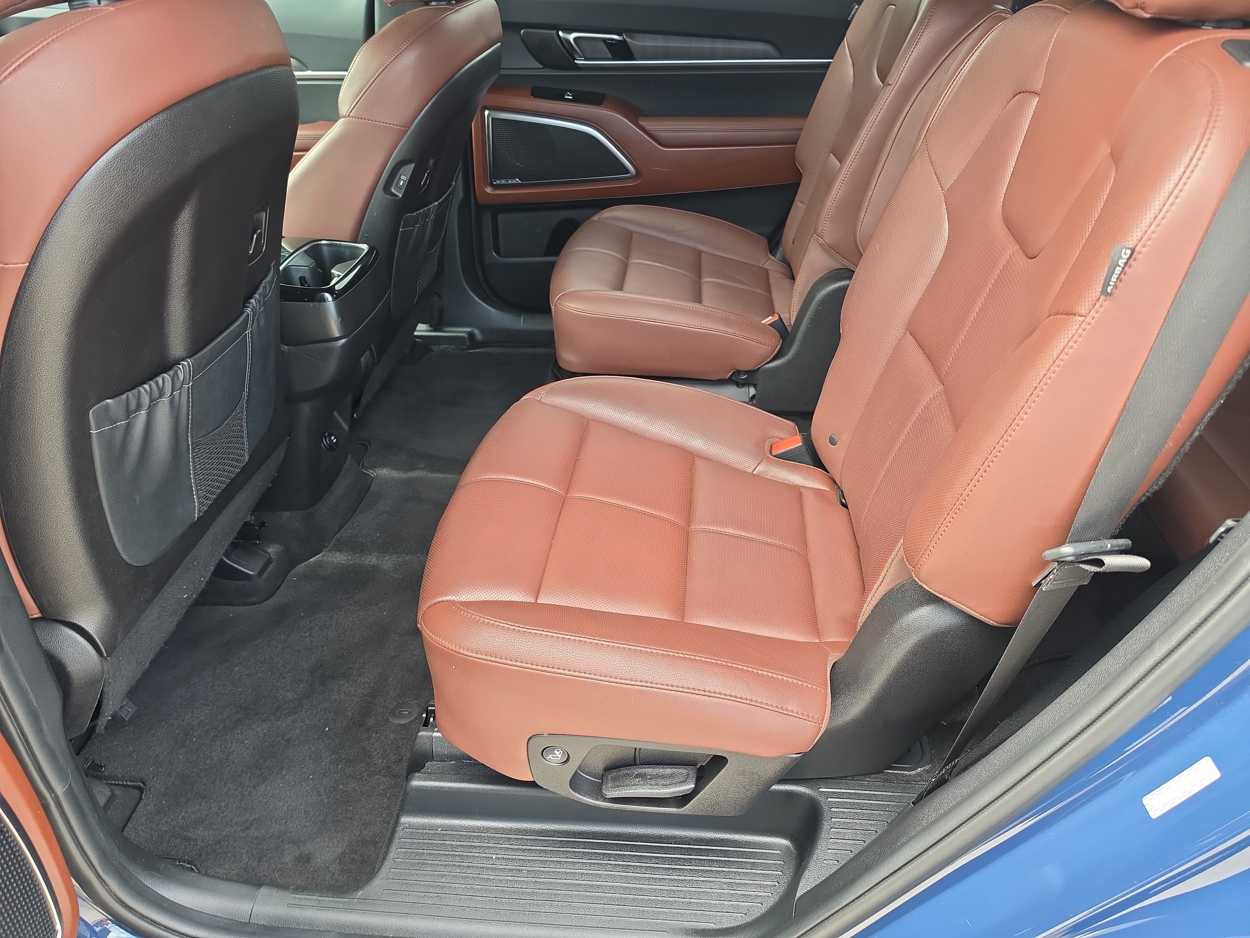 Used 2024 Kia Telluride SX w/ Towing Package FWD image 17
