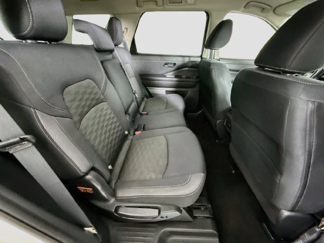 Used 2024 Nissan Pathfinder SV FWD image 27