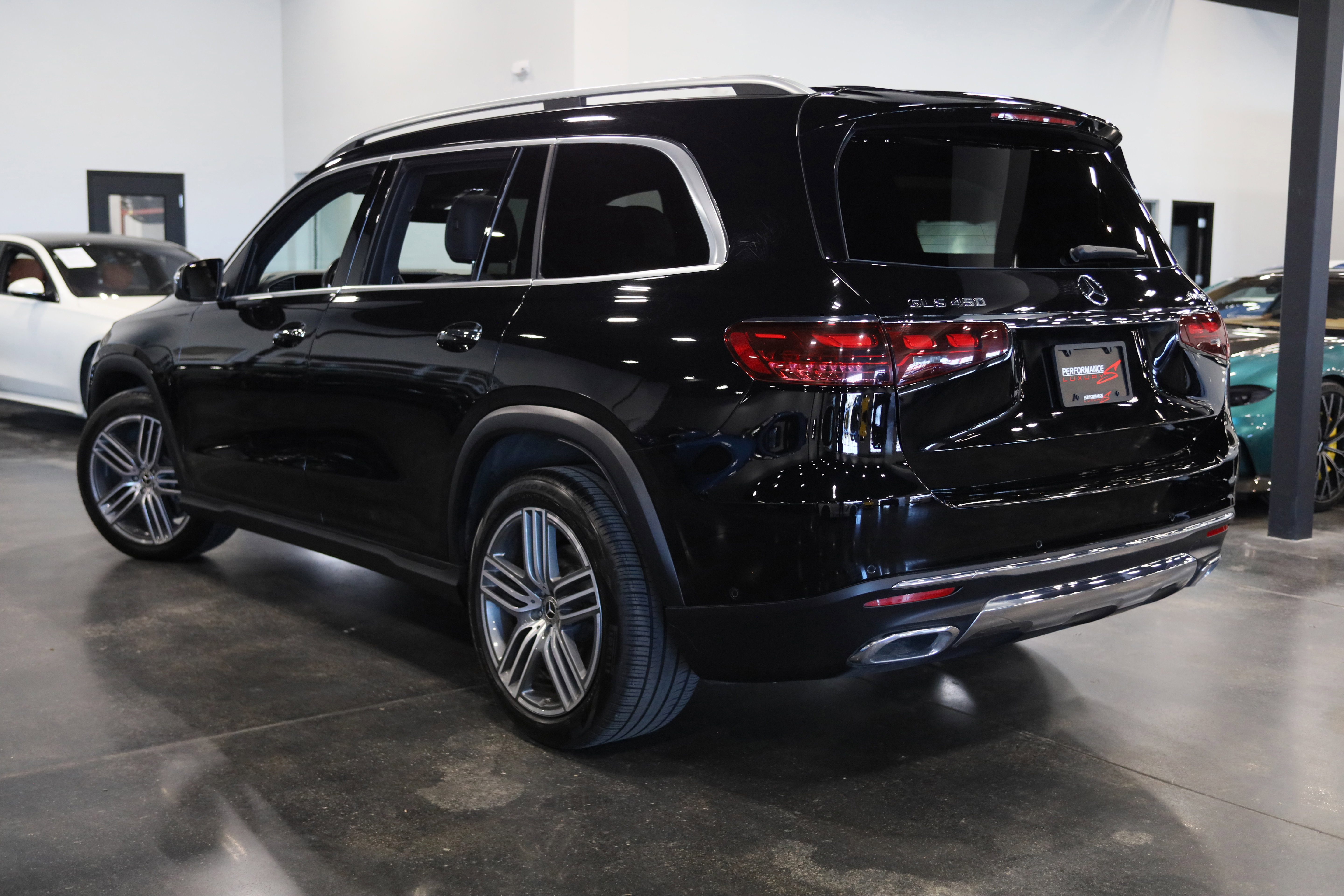 Used 2024 Mercedes-Benz GLS 450 4MATIC image 4