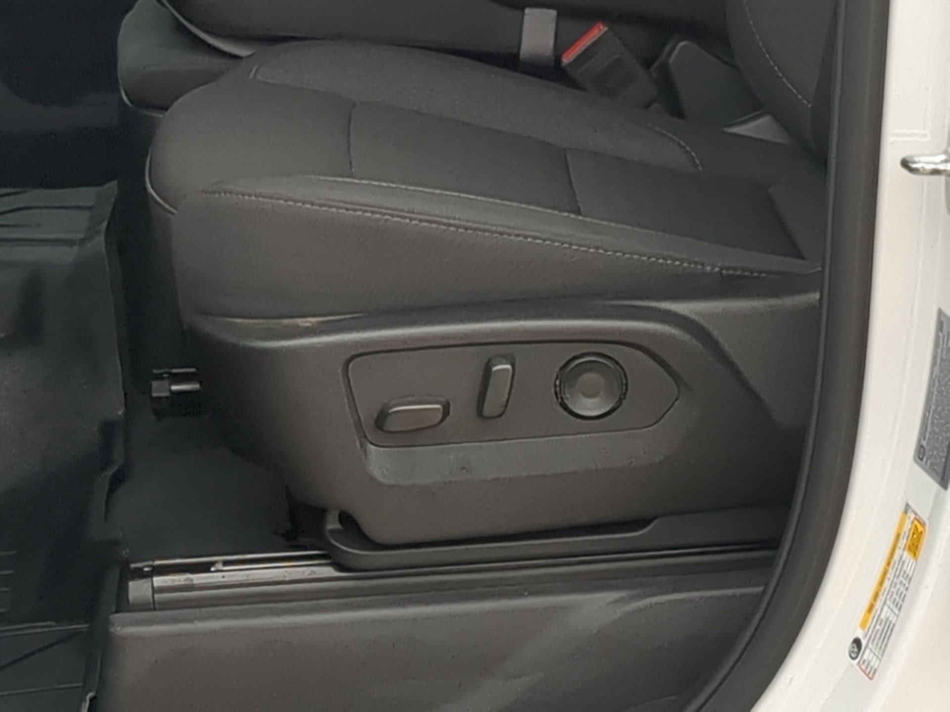 Used 2025 Chevrolet Silverado 2500 Custom w/ Custom Value Package image 13