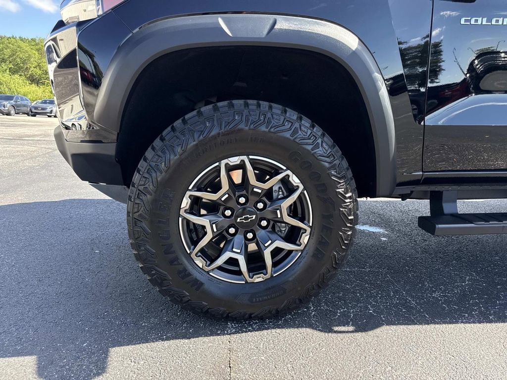 Used 2026 Chevrolet Colorado ZR2 w/ Technology Package AWD/4WD image 10