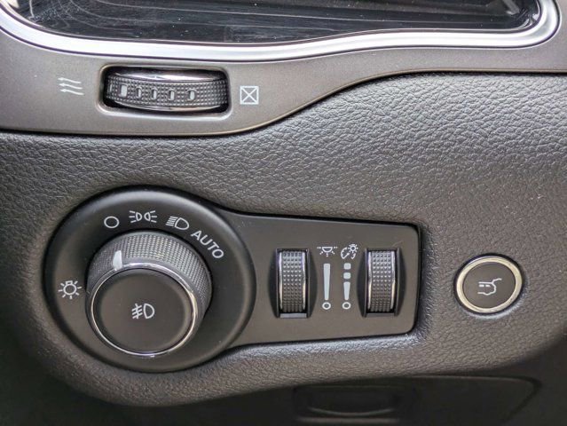 Used 2019 Jeep Cherokee Limited AWD/4WD image 25