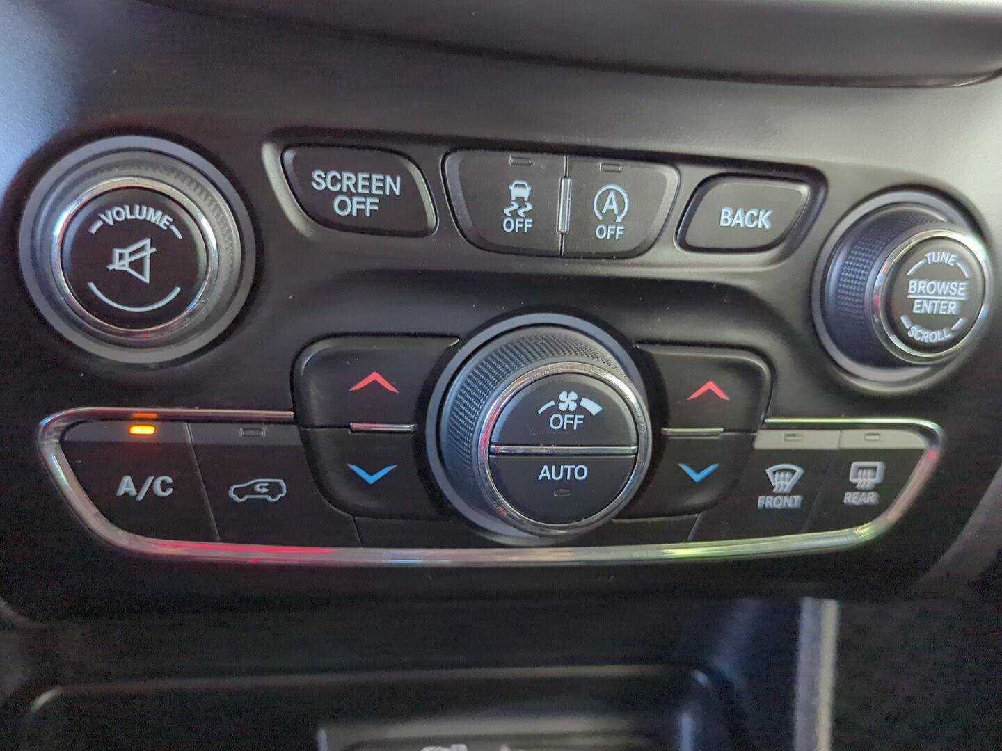 Used 2017 Jeep Cherokee Trailhawk AWD/4WD image 27