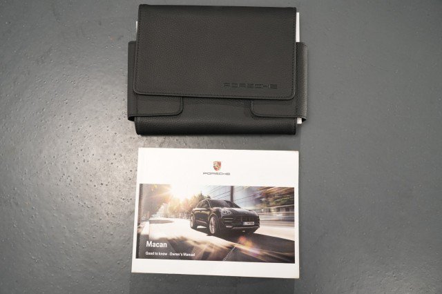 Used 2018 Porsche Macan AWD/4WD image 53