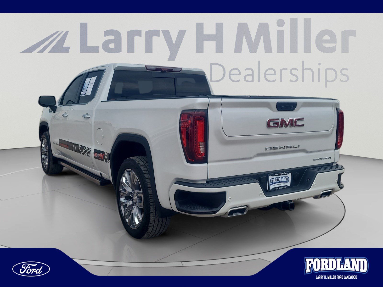 Used 2024 GMC Sierra 1500 Denali w/ Denali Reserve Package AWD/4WD image 3