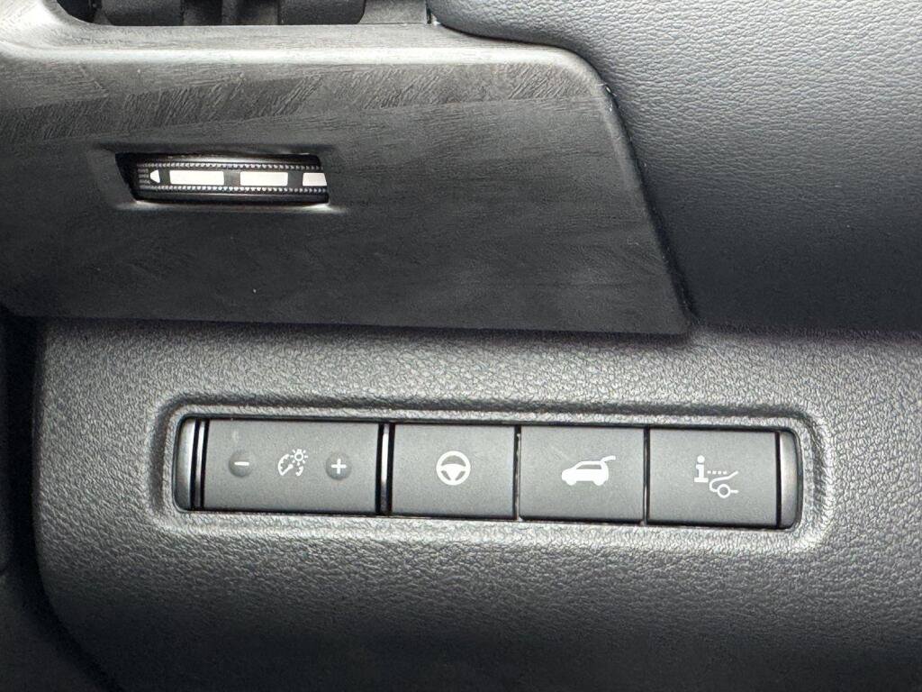 New 2026 Nissan Pathfinder Platinum AWD/4WD image 16