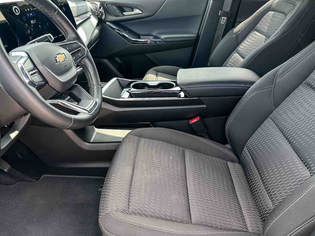 Used 2025 Chevrolet Equinox LT FWD image 13