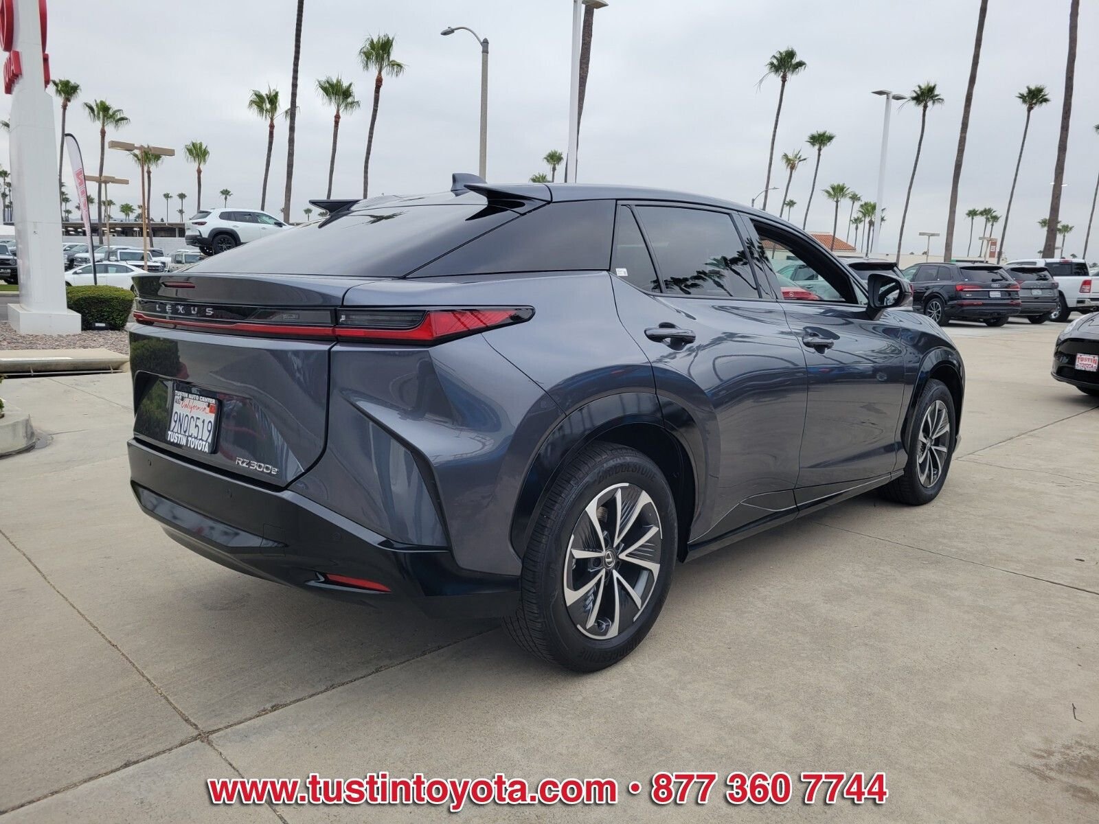 Used 2024 Lexus RZ 300e Premium w/ Accessory Package (2T) FWD image 4