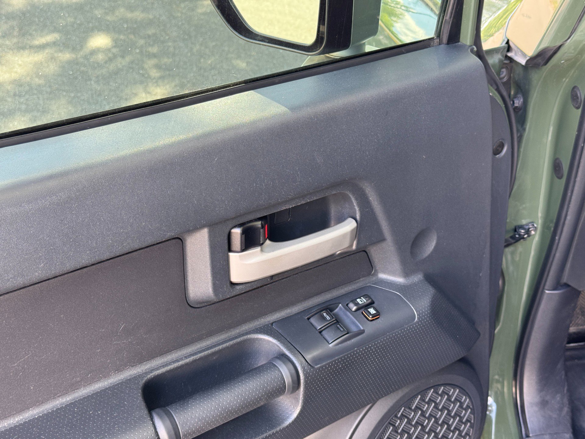 Used 2011 Toyota FJ Cruiser 2WD w/ Convenience Pkg image 20