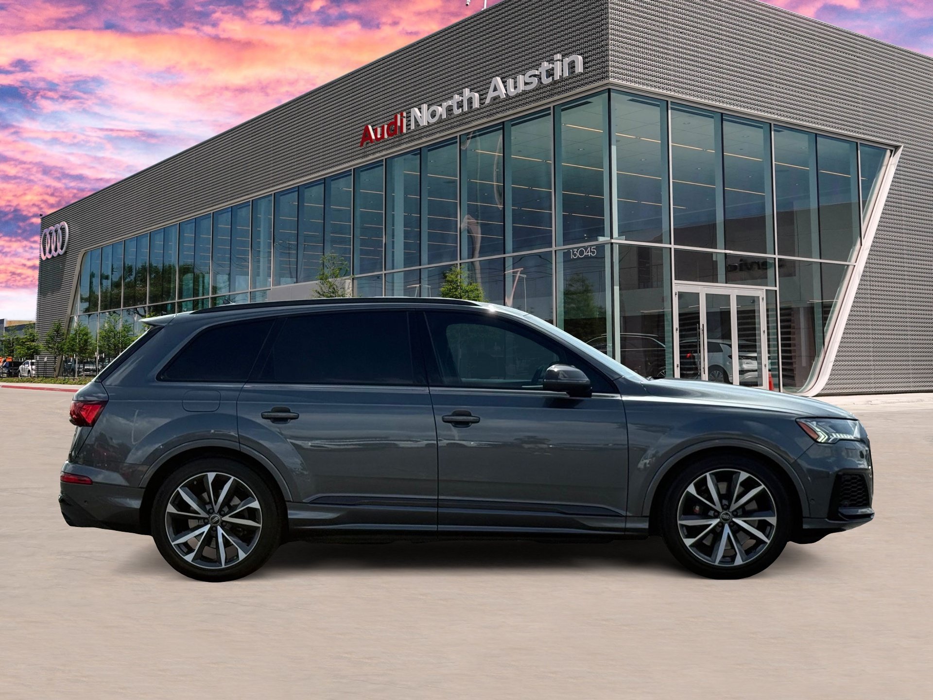 Used 2024 Audi SQ7 Premium Plus w/ Carbon Package AWD/4WD image 6