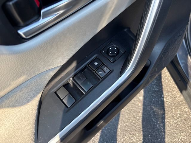Used 2021 Toyota RAV4 XLE w/ Convenience Package AWD/4WD image 13